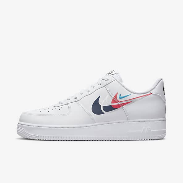 Hervat zeven een Air Force 1 sneakers. Nike BE