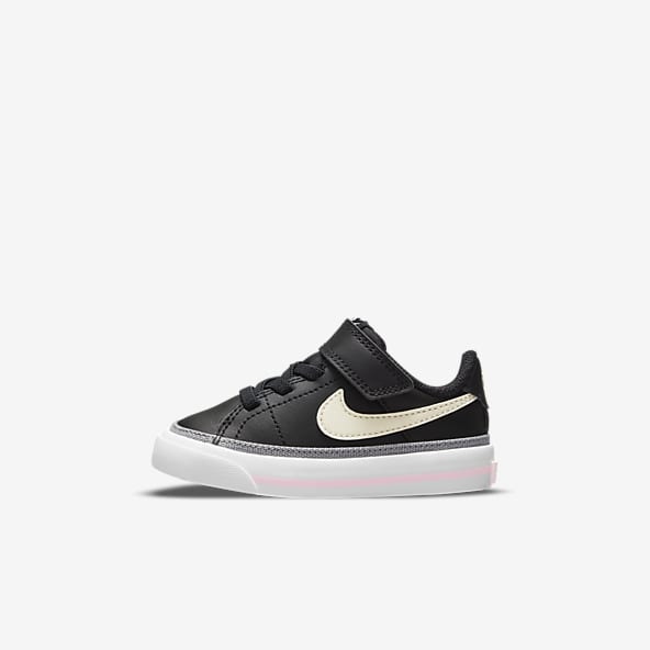 nike store girl shoes