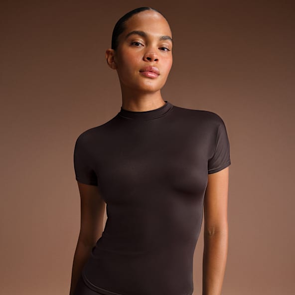 NikeSKIMS Shine Women's Mock-Neck Short-Sleeve Top