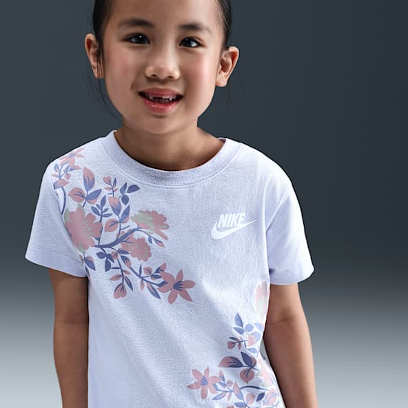 Nike Playera estampada Club Ringlet para niños talla pequeña