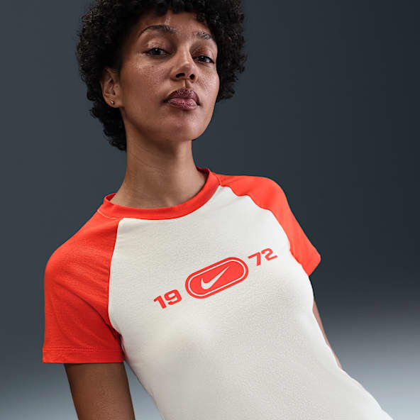 Maskinstrikket Nike Sportswear Chill Slank T-shirt med grafik til kvinder