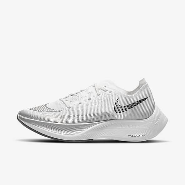 all black nike running shoes