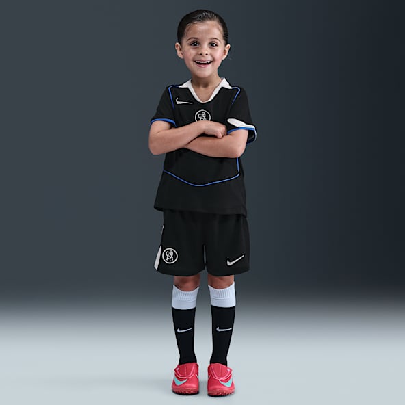 Chelsea F.C. 2025/26 Stadium harmadik Nike Dri-FIT Total 90 háromrészes futballszett kisgyerekeknek