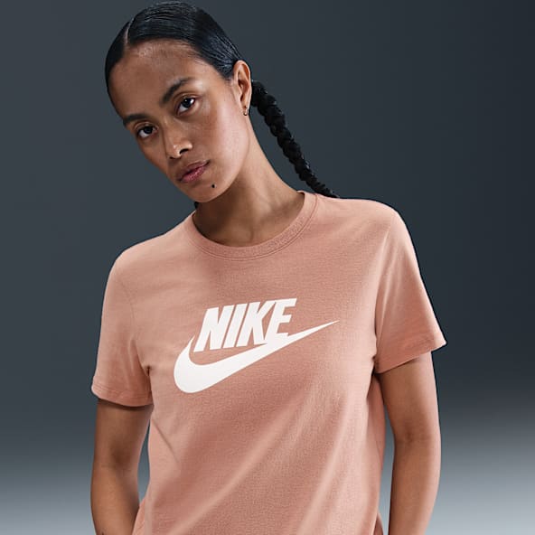 Nike Sportswear Essentials Playera con logotipo para mujer
