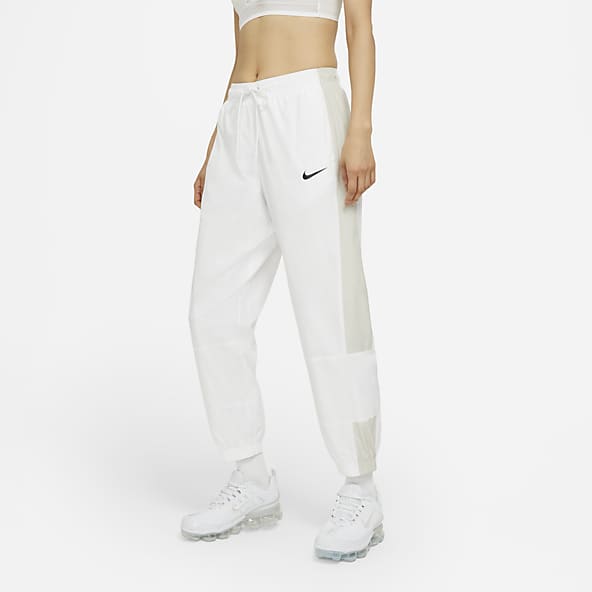 white nike jogging suit