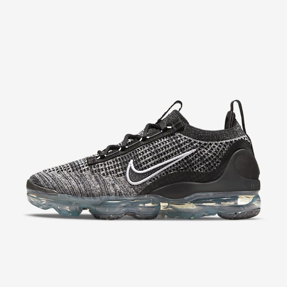 black nike vapormax trainers