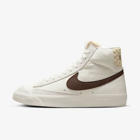 Witte sneakers en schoenen voor dames. Nike BE