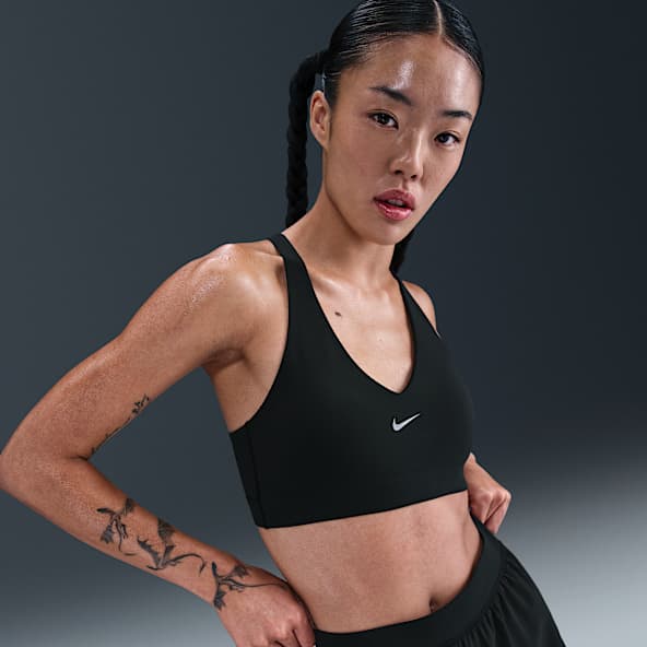 Nike Universa สปอร์ตบราผู้หญิงซัพพอร์ตระดับกลางเสริมฟองน้ำ