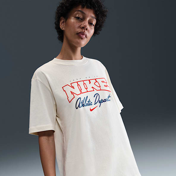 Nike Sportswear Women's Loose Short-Sleeve Graphic T-Shirt