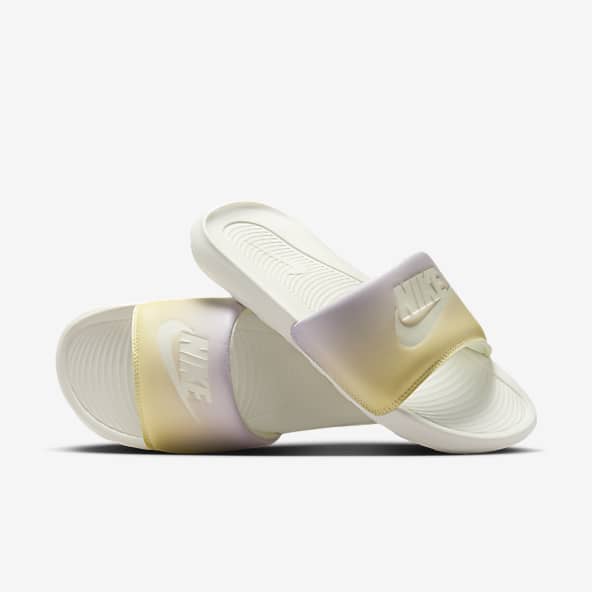Women's Sliders, Sandals & Flip Flops. Nike CA