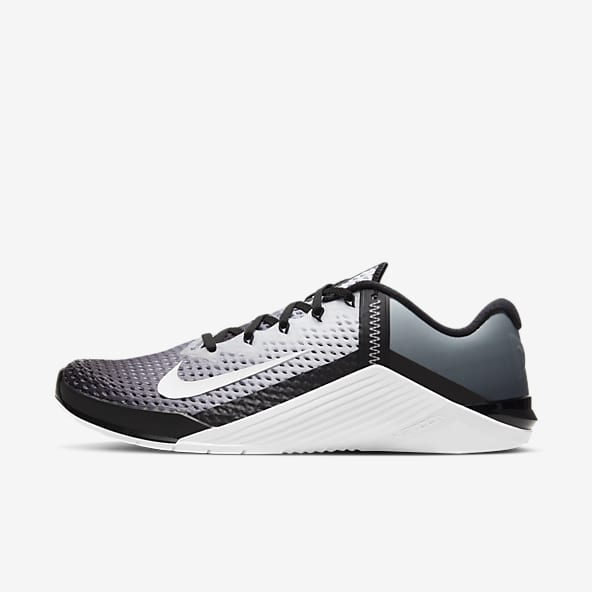completely black nike shoes