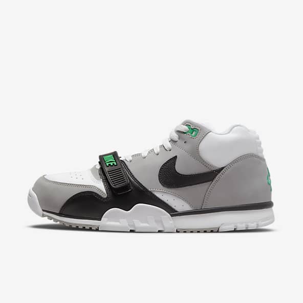 black nike air trainers