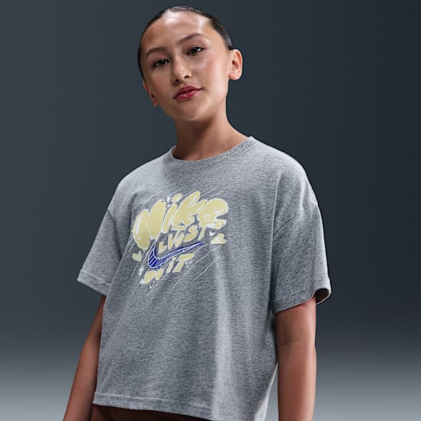 Nike Sportswear เสื้อยืดเด็กโต (หญิง)