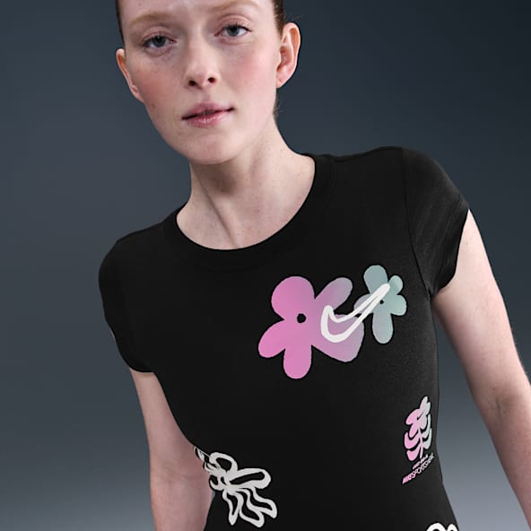 Nike Sportswear Women's Tight Short-Sleeve Graphic T-Shirt