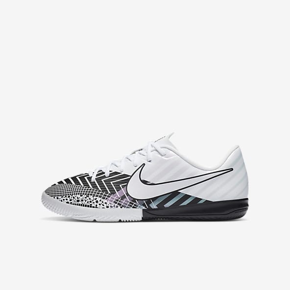 nike indoor soccer shoes for boys