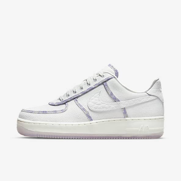 Women's Air Force 1 Low Top Shoes. Nike GB