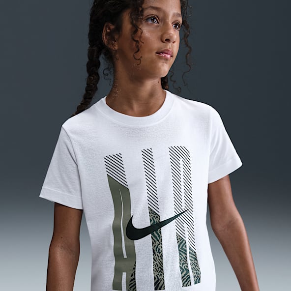 Nike Sportswear Older Kids' T-Shirt