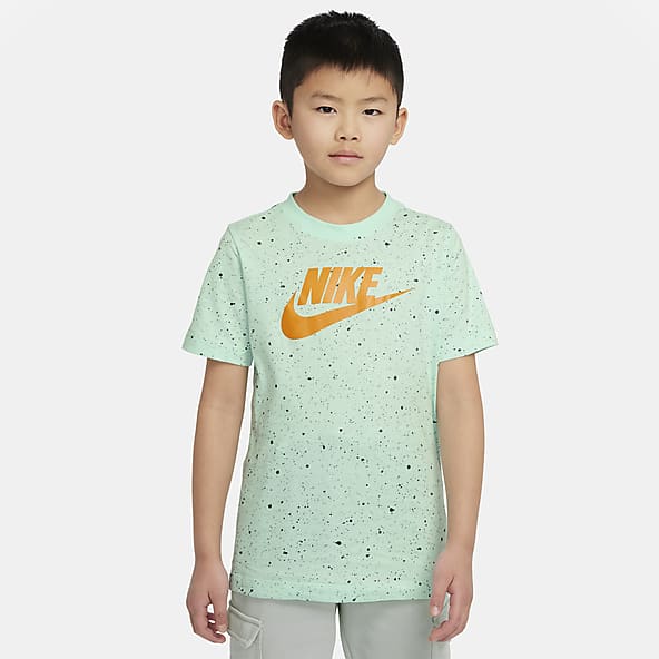 green nike tshirt