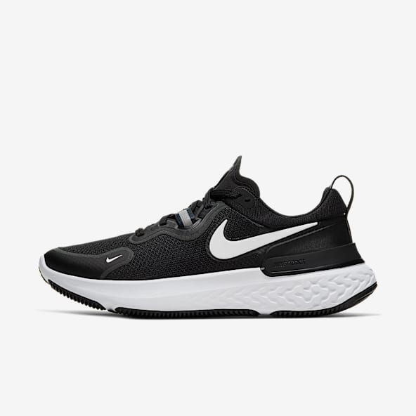 all black nike running shoes