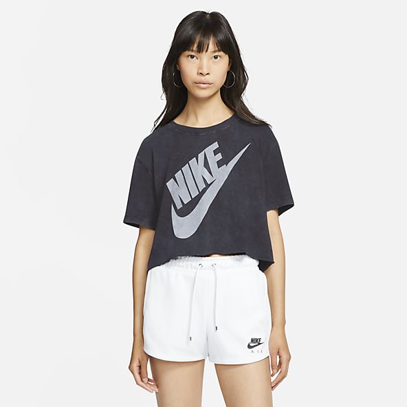 nike crop top and shorts