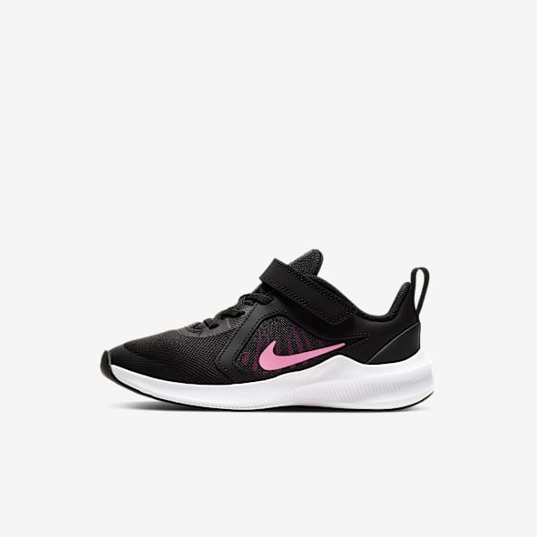 Younger kids nike trainers clearance