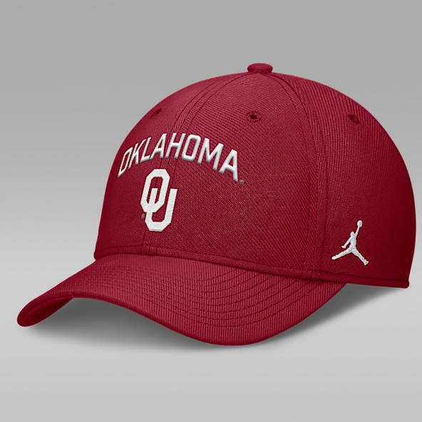 Oklahoma On-Field Rise Swoosh Gorra universitaria Dri-FIT marca Jordan para hombre