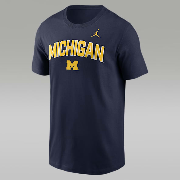 Michigan Primetime Arch Stack Playera universitaria Nike para hombre