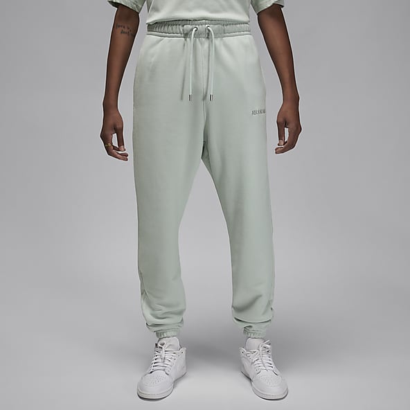 Nike Sportswear Club Fleece Straight Leg Joggers Black Mens Size XXL BV2707- 010 for Sale in Freehold, NJ - OfferUp