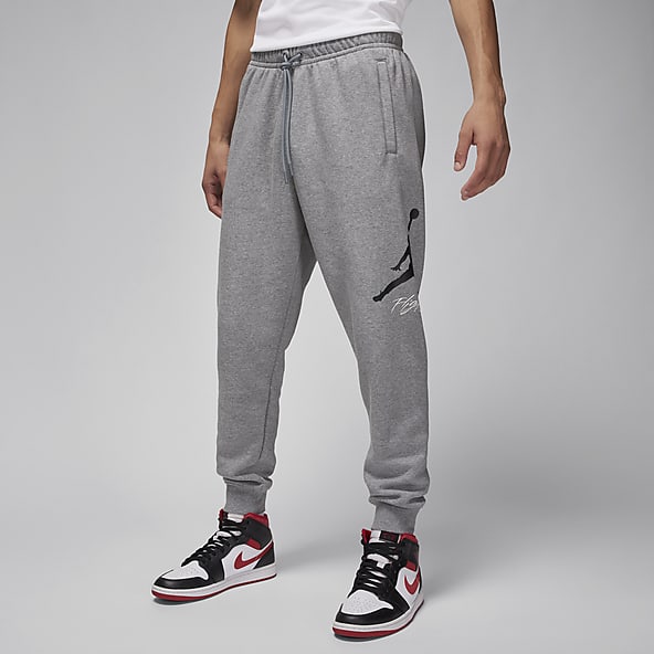 Nike Essentials Loose Fit Sweatpant in Grey