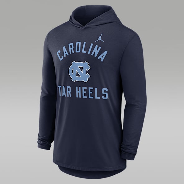 North Carolina Campus Arch Playera de manga larga universitaria marca Jordan Dri-FIT con gorro para hombre