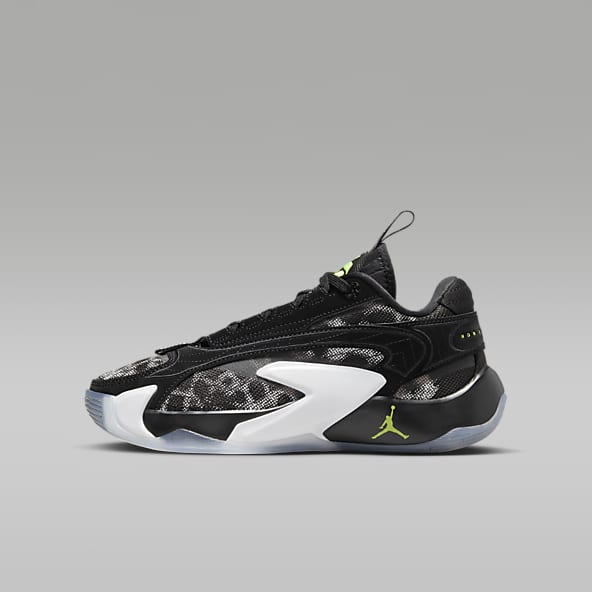 Kids Basketball Shoes. Nike IE