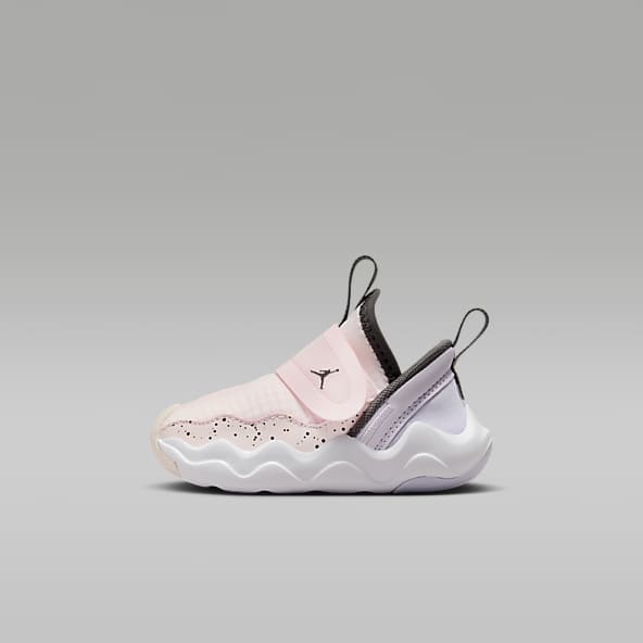 Boys pink nike new arrivals shoes