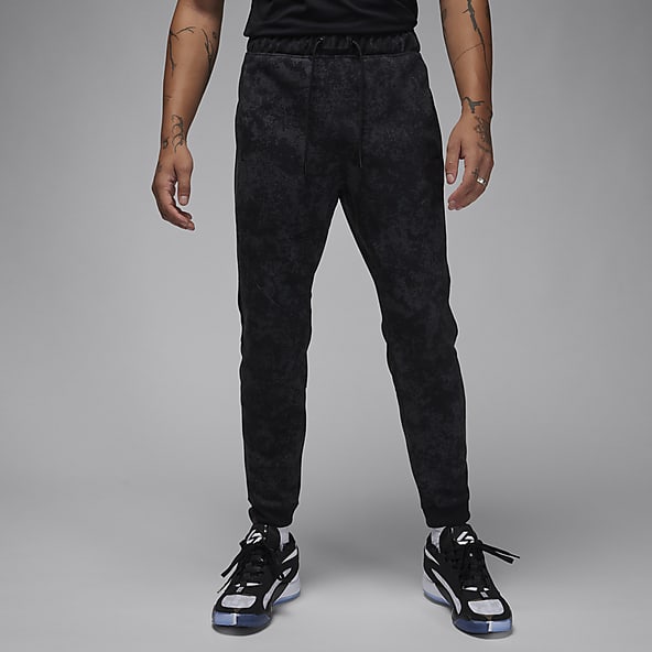 Calças Nike Sportswear Standard Issue Fleece Cargo pretas para homem