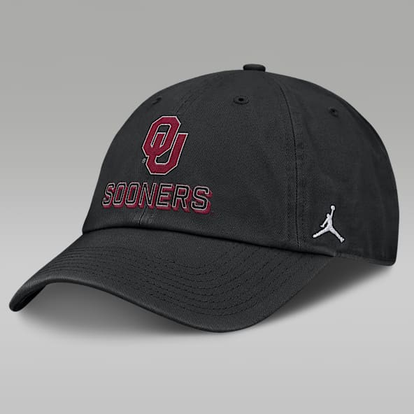 Oklahoma On-Field Club Gameday Gorra universitaria marca Jordan ajustable para hombre