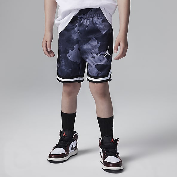 Ni os Gris Shorts. Nike US