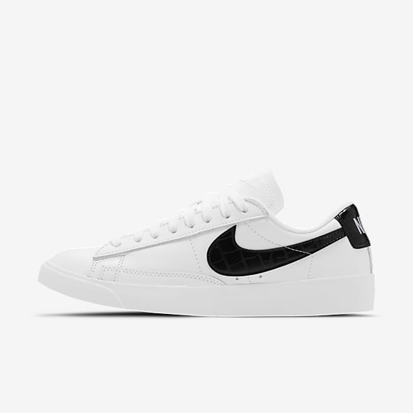 white nike low top shoes