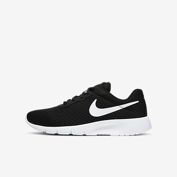 black nike trainers 6