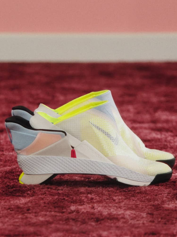 Nike初のハンズフリーシューズ:ゴー フライイーズ.オンラインストア
