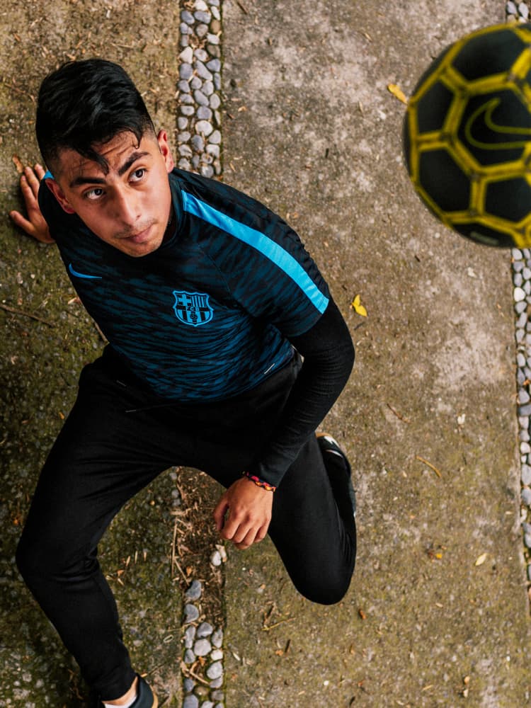 Órgano digestivo A veces Ropa Alan Landeros, futbolista de Ciudad de México, perfecciona sus habilidades.  Nike ES