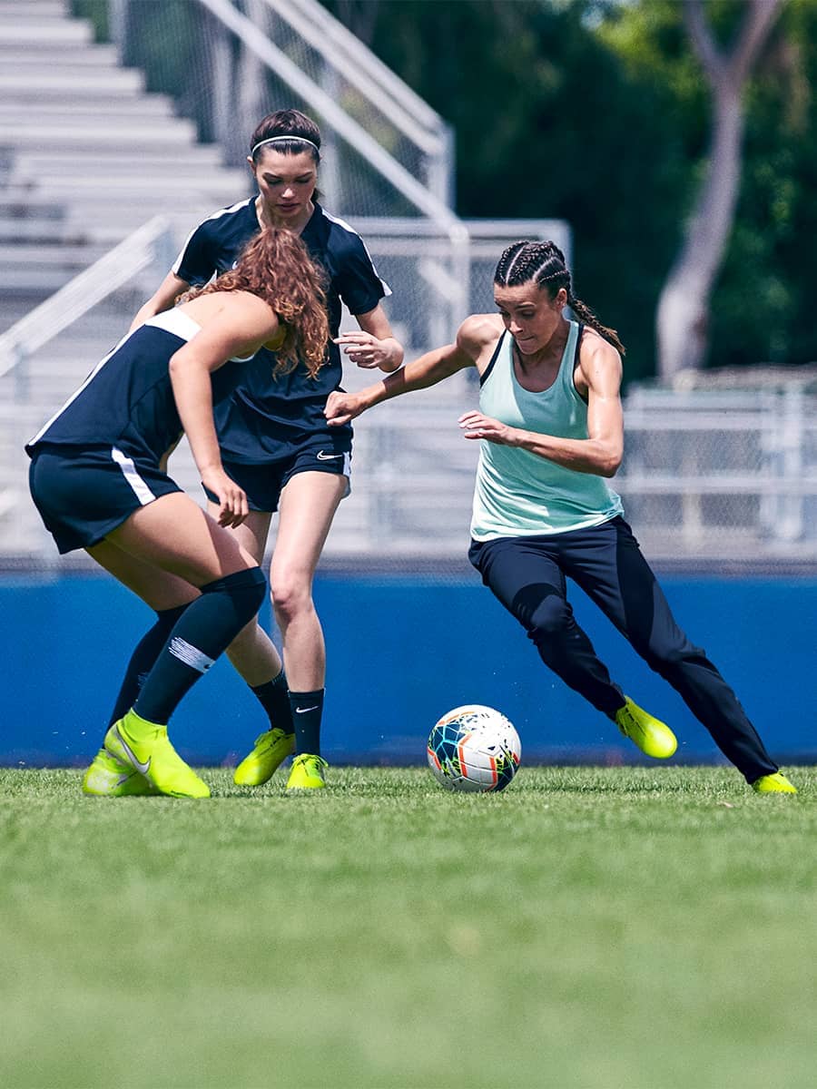 サッカーにはどんなポジションがある Nike 日本