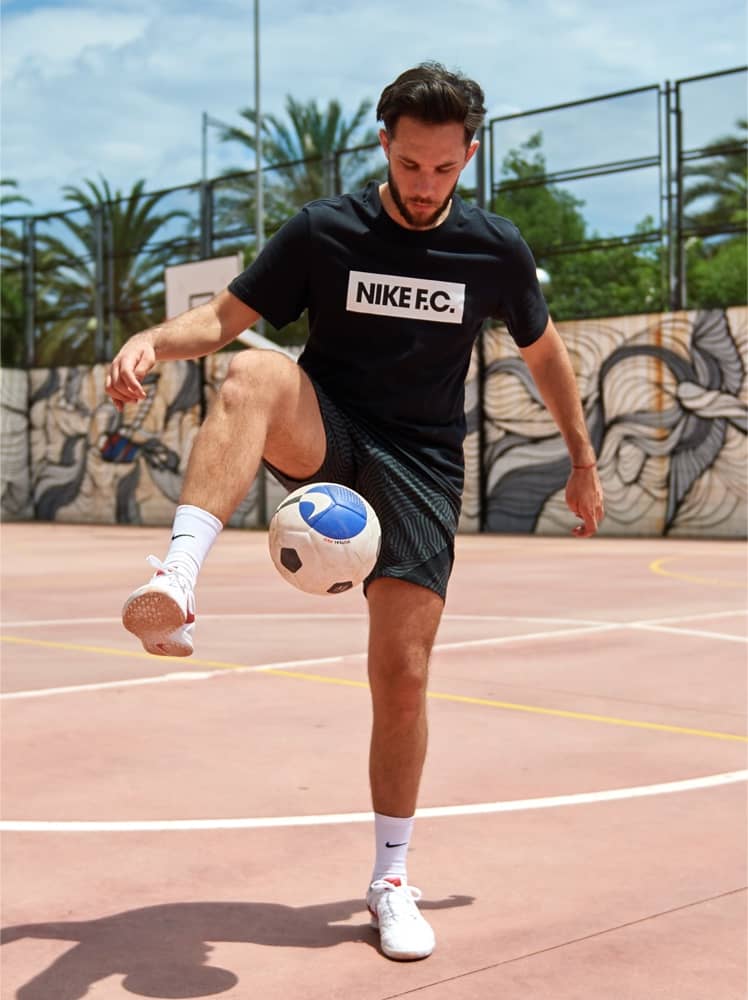 verrader Skim inkomen Street Football x Barcelona. Nike PH