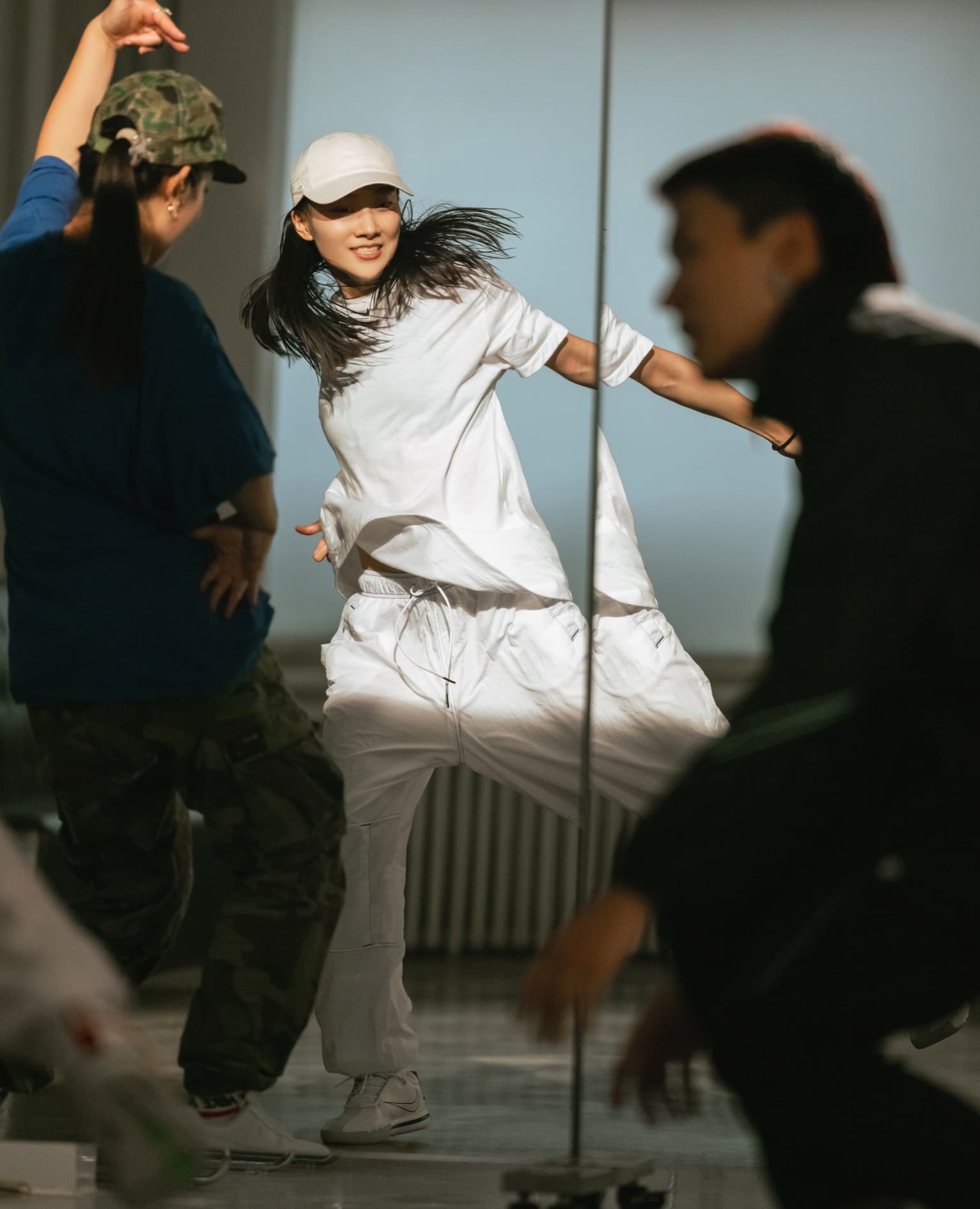 Qing es la de break dance con movimientos de de hadas. Nike