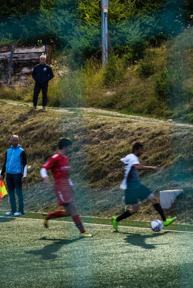 Juega fútbol al más alto nivel en los Alpes Suizos . Nike