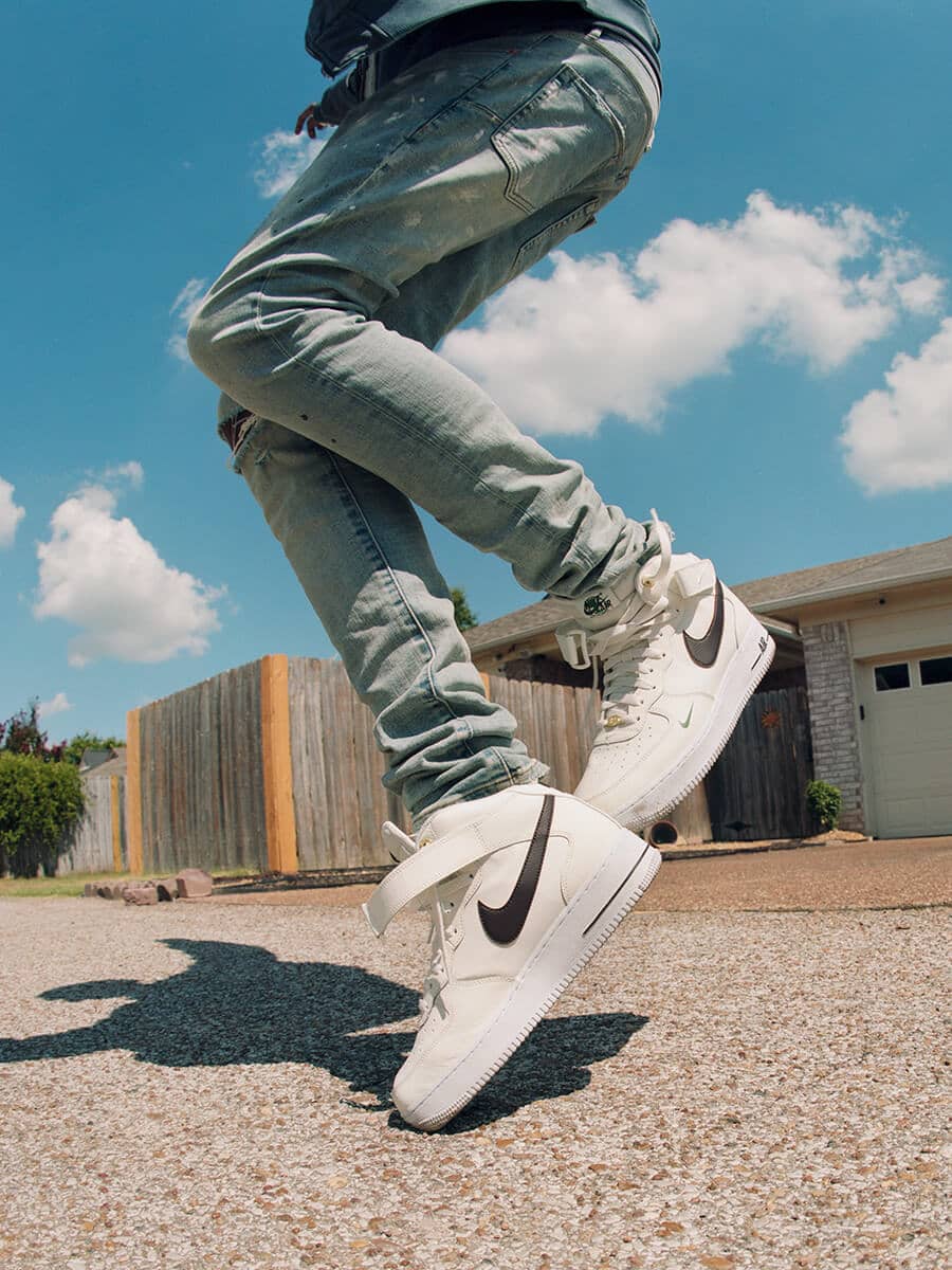 On-Foot Look: Off-White x Nike Air Force 1 'University Gold' - Sneaker  Freaker