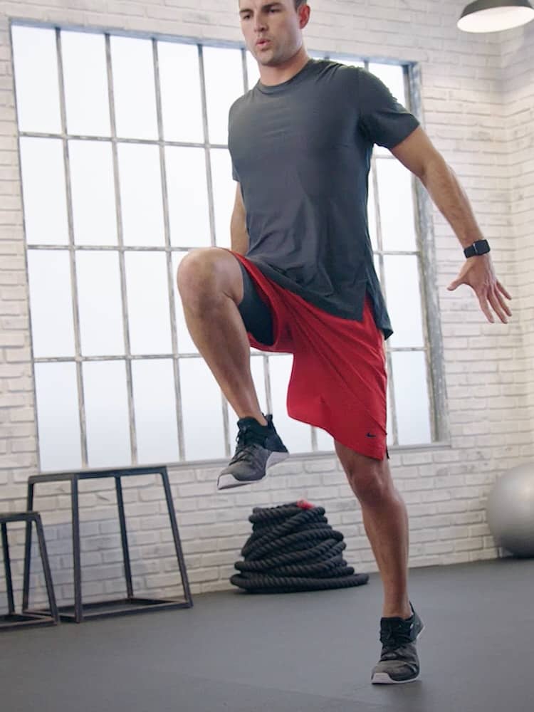 Trois exercices de fentes pour renforcer les jambes. Nike BE