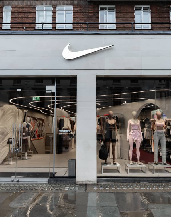 clothing stores that sell nike