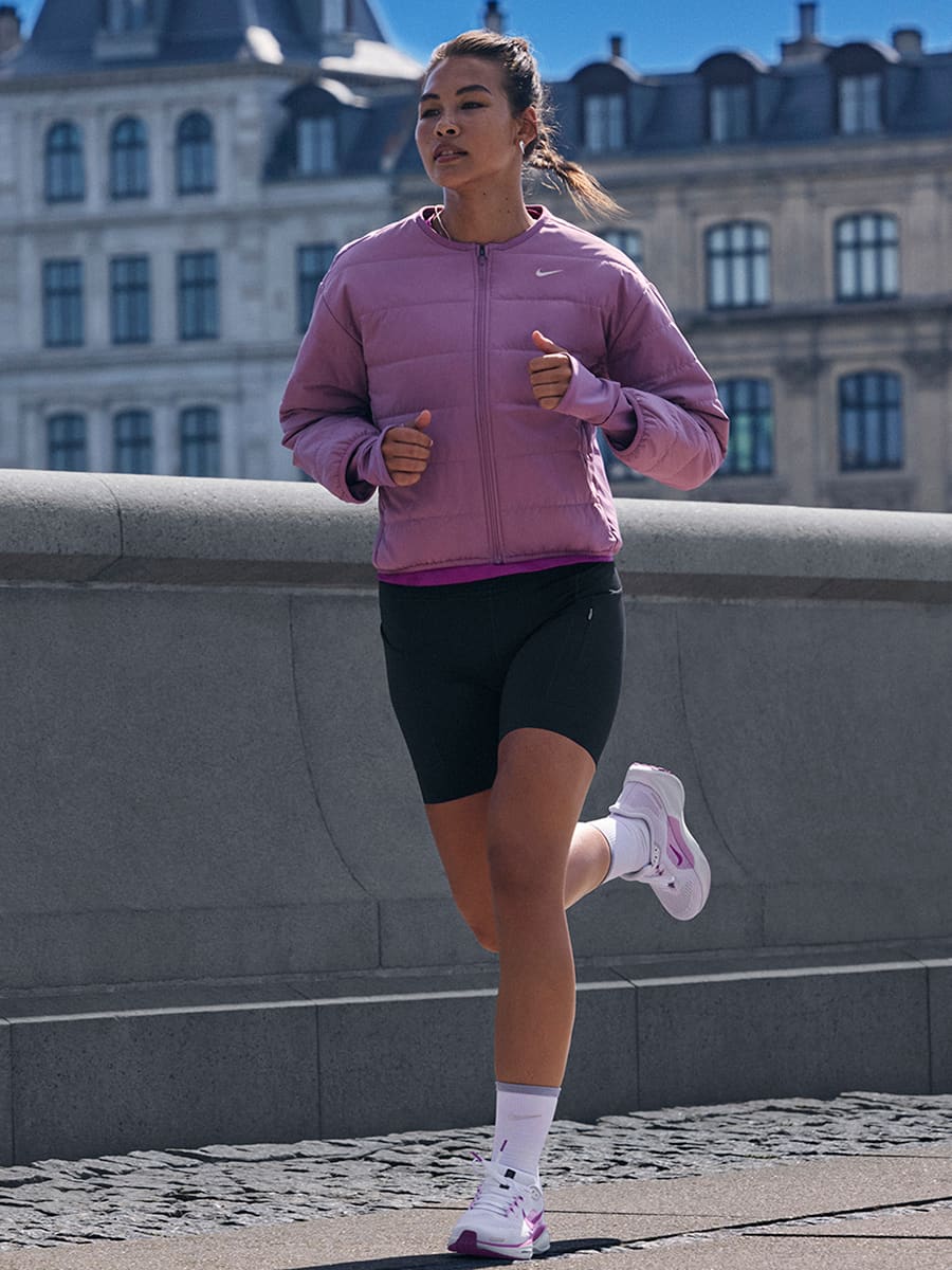寒い気候に対応するnike