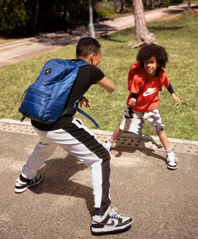het dossier Mondwater aantrekkelijk Hoe moeten sneakers voor kids zitten?. Nike BE