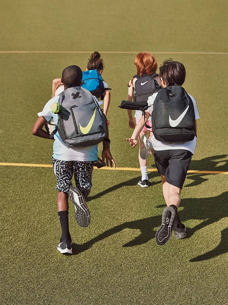 escritura acceso Santo Las mejores mochilas de Nike Kids para la vuelta al cole. Nike ES
