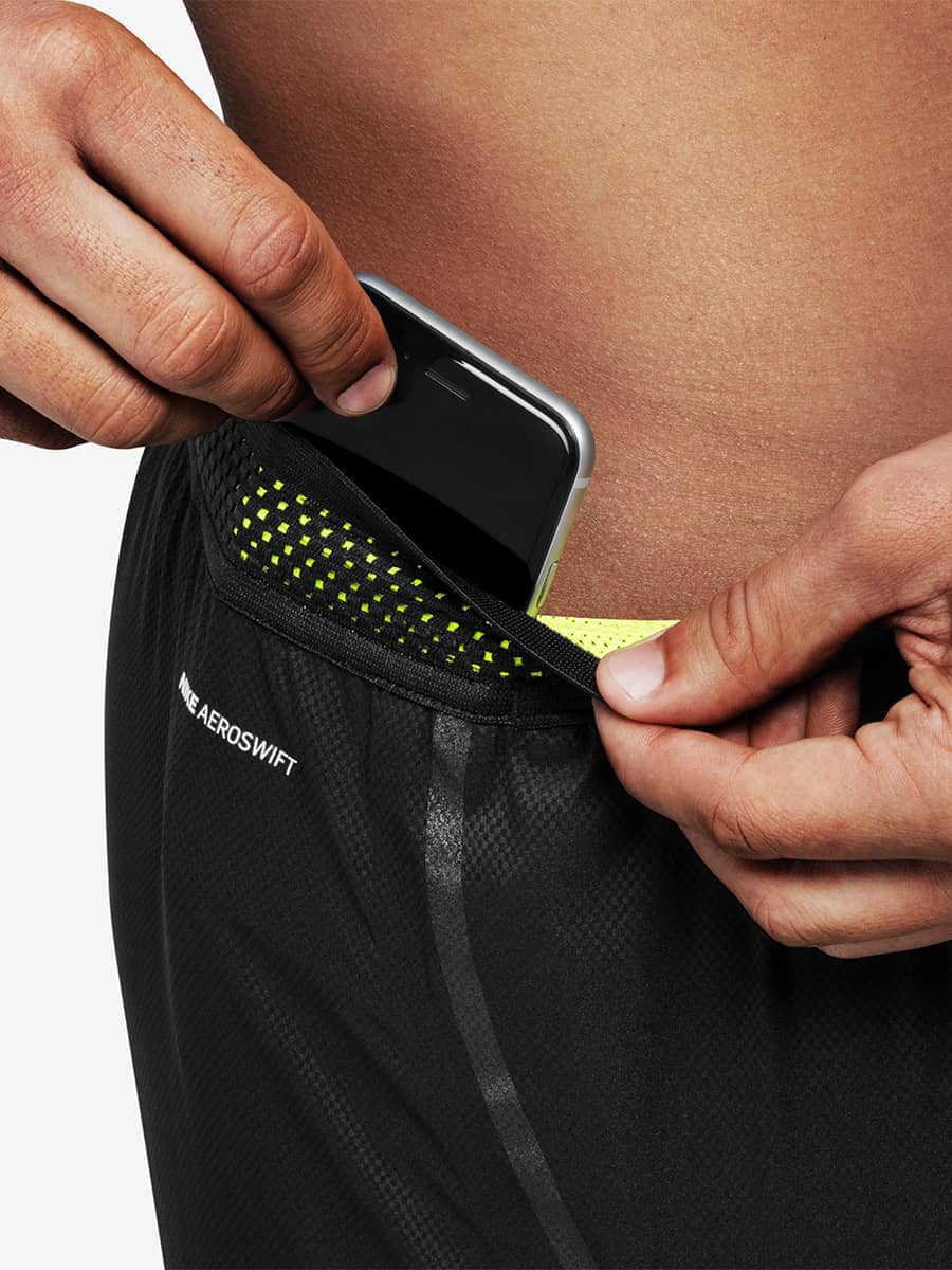 スマートフォン用ポケットを備えたランニングショートパンツ：ポケット